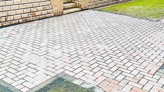 Straßen, Verkehrsflächen, Asphalt- und Pflasterarbeiten